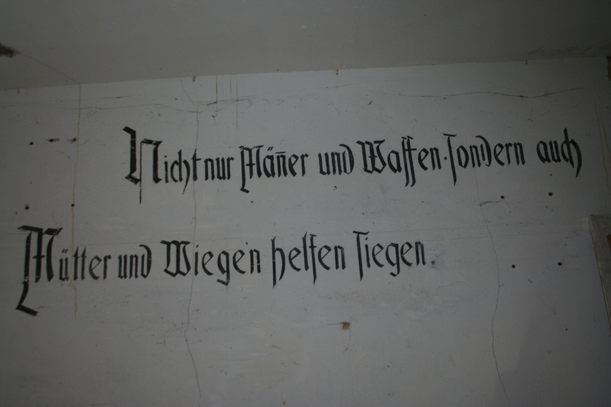 Inscription en allemand dans une maison de Vieux-Pont