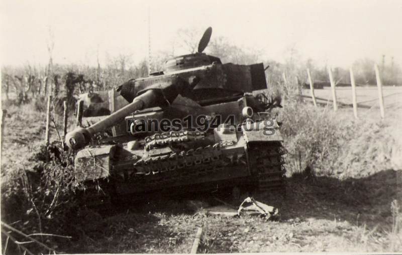 Panzer près de la voie ferrée