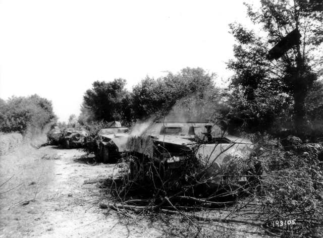Convoi de blindés allemands détruits entre Carrouges et Rânes